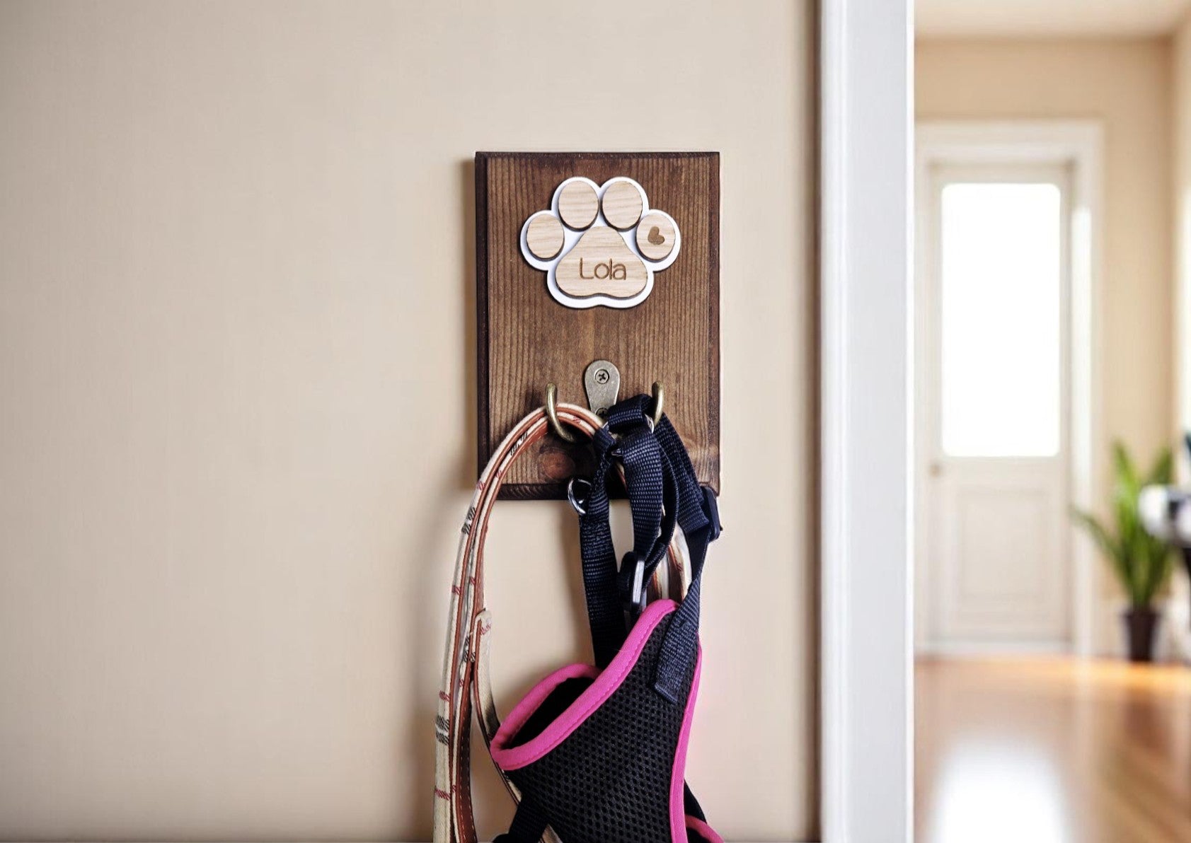 Personalised key and leash hanger