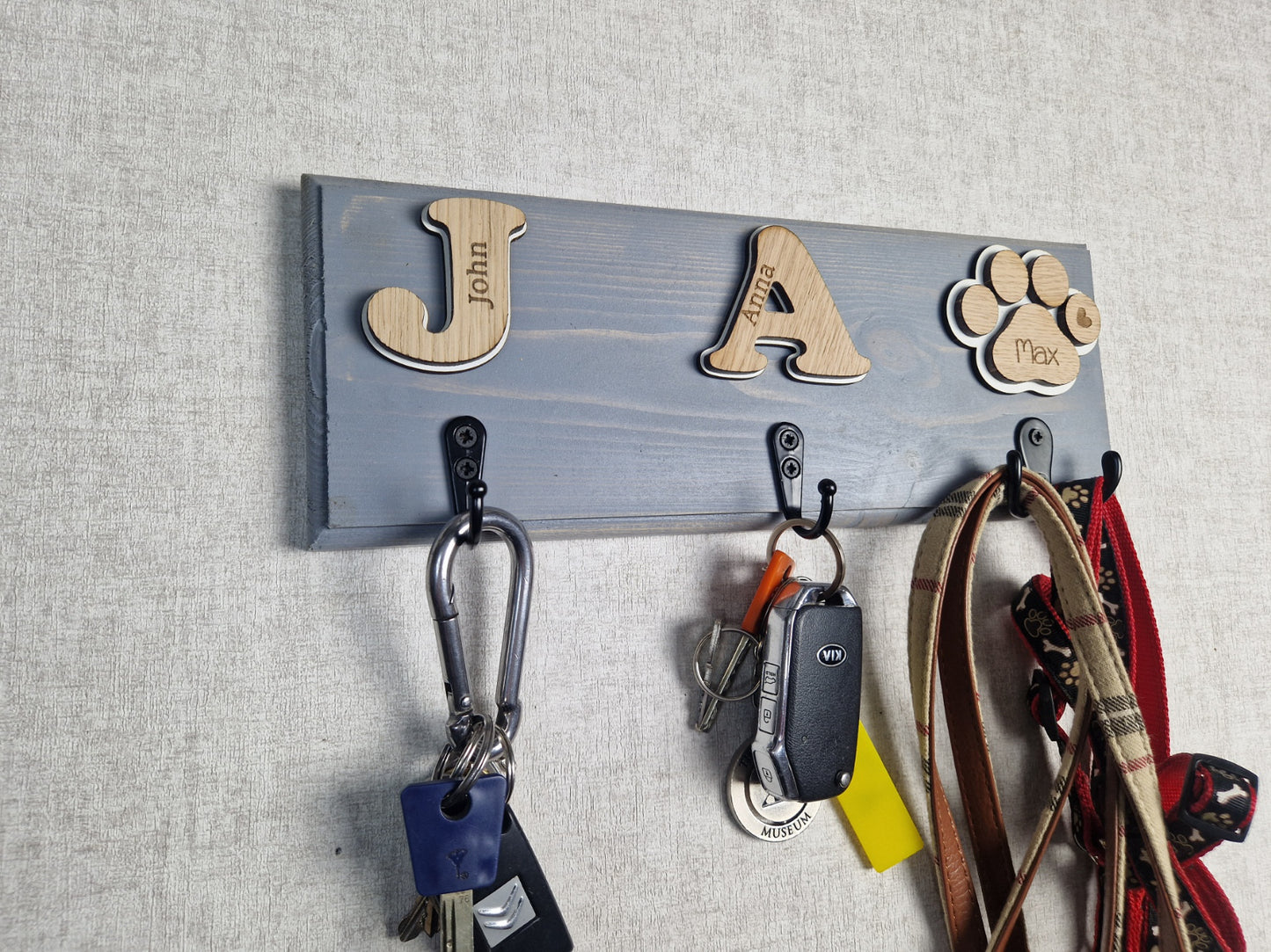 Personalised key and leash hanger