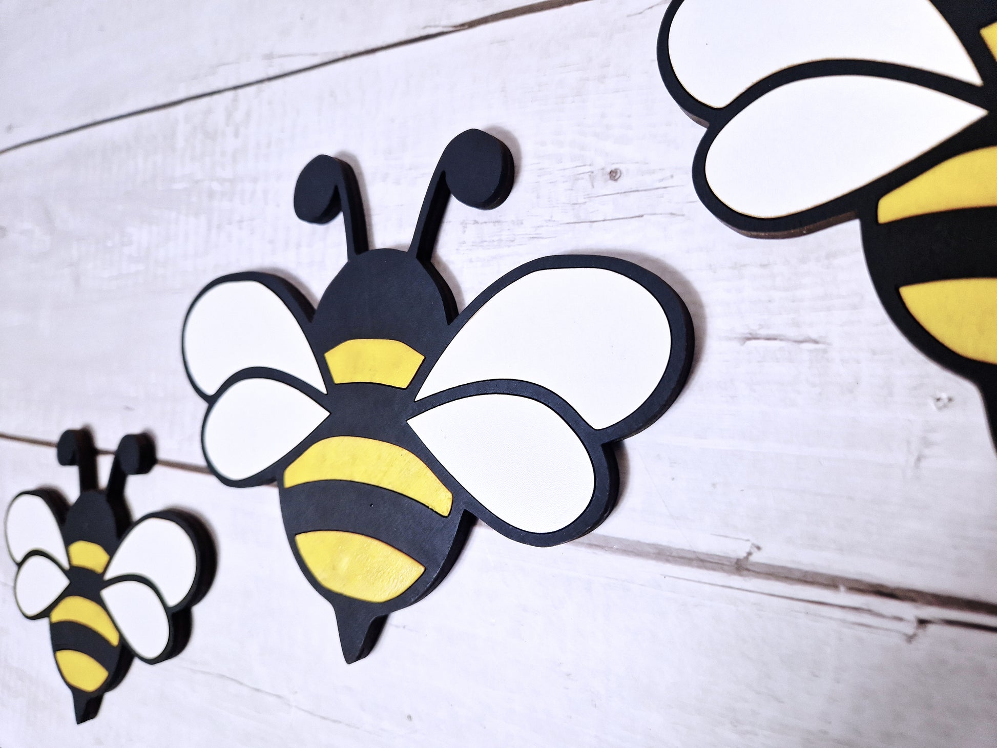 Wooden Bee wall decor