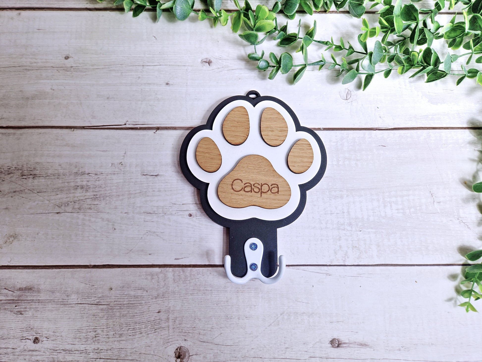 Personalised dog leash hanger