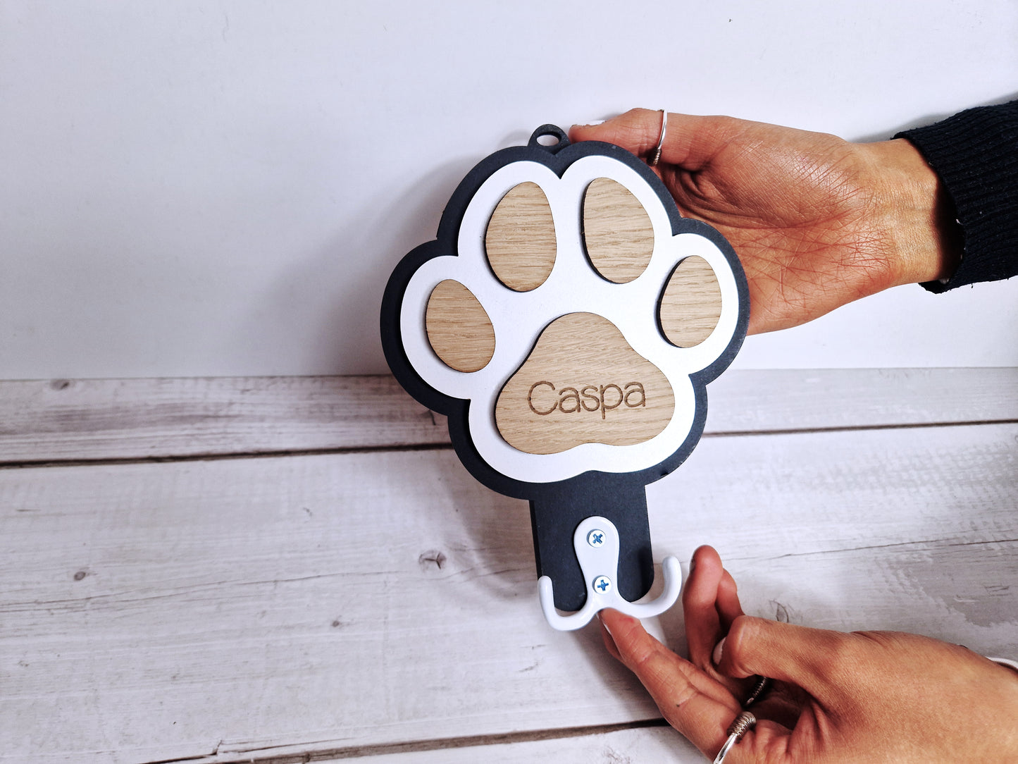 Personalised dog leash hanger