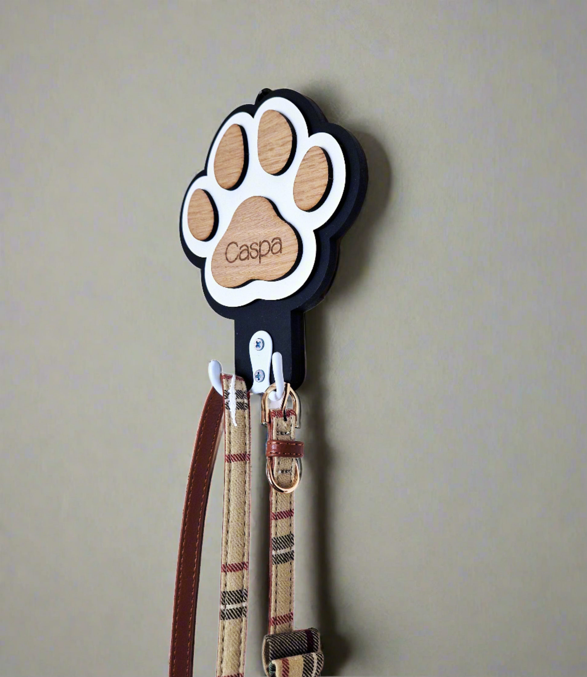 Personalised dog leash hanger