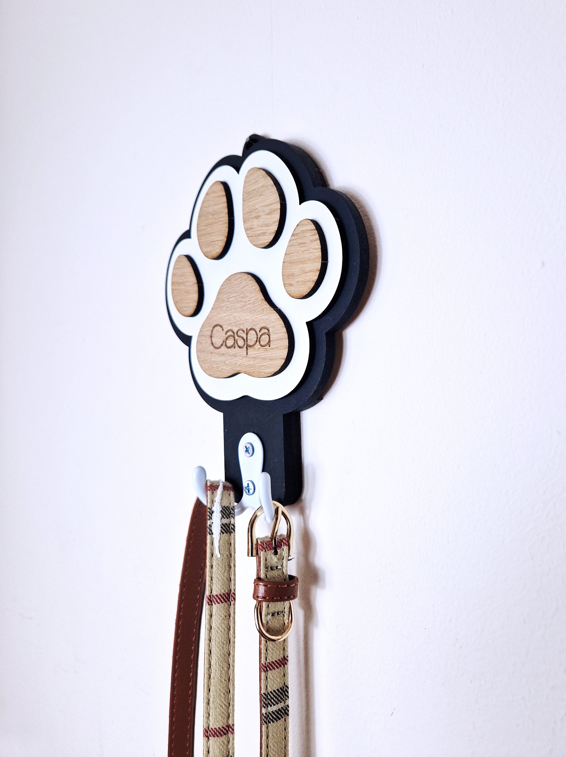 Personalised dog leash hanger